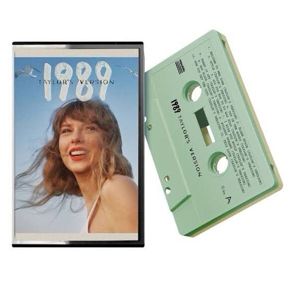 SHIPS IN 24 HRS Taylor Swift 1989 (Taylor’s Version) Cassette Aquamarine SEALED - Picture 1 of 3
